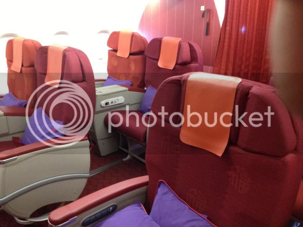 分享香港航空HX284 HKG-KMG 包機之旅