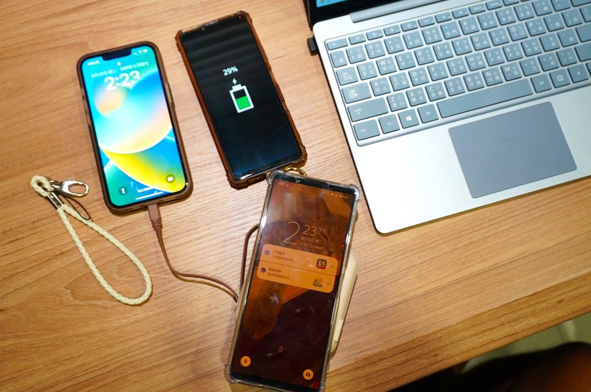 LaPO 多功能無線充行動電源- 旅遊必備行動電源 | 內建QC3 快充type C + lightning線+ 無線充電 | 行動電源推薦 - 第9張圖 LaPO 多功能無線充行動電源- 旅遊必備行動電源 | 內建QC3 快充type C + lightning線+ 無線充電 | 行動電源推薦