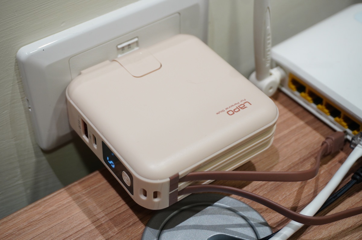 LaPO 多功能無線充行動電源- 旅遊必備行動電源 | 內建QC3 快充type C + lightning線+ 無線充電 | 行動電源推薦 - 第15張圖 LaPO 多功能無線充行動電源- 旅遊必備行動電源 | 內建QC3 快充type C + lightning線+ 無線充電 | 行動電源推薦