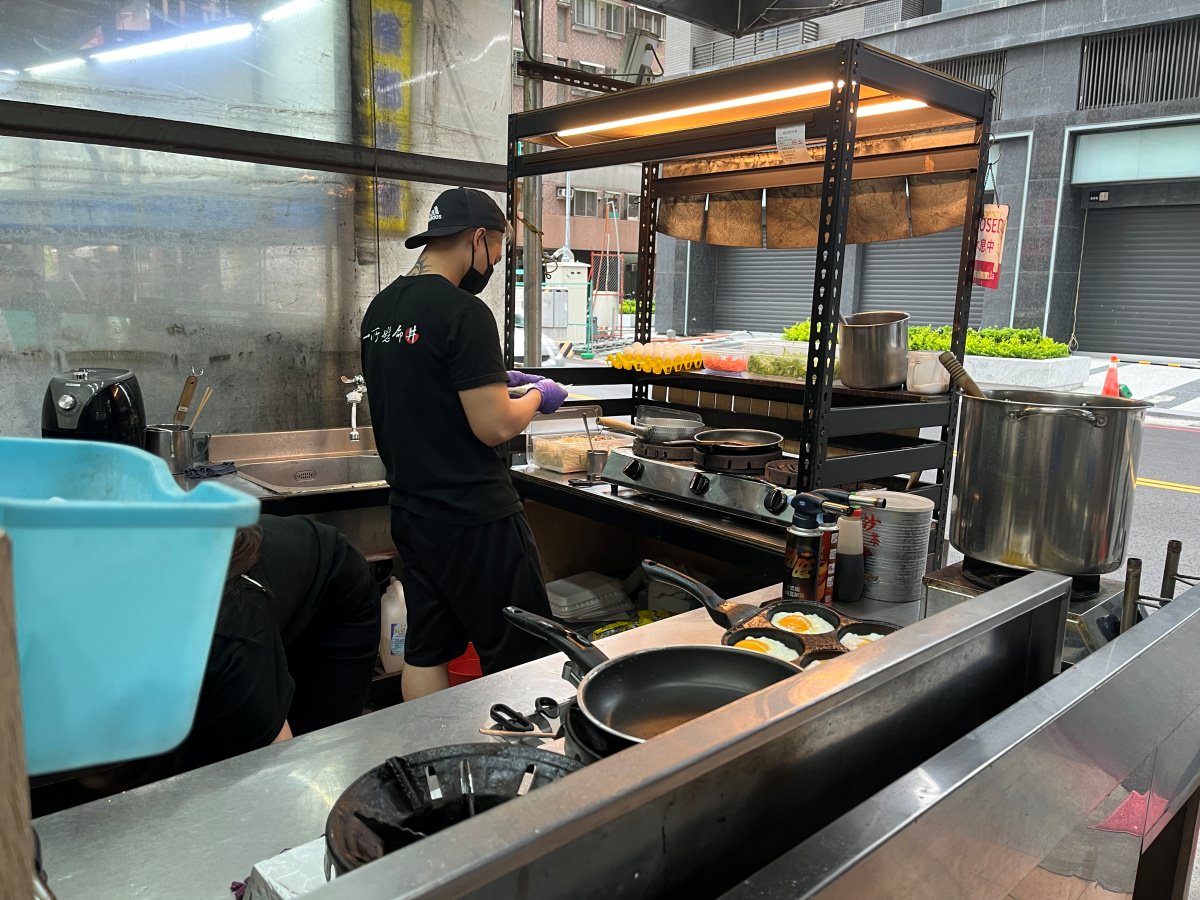 高雄 一所懸命丼- $100起用心炙燒丼飯烏龍麵專賣 | 內用無限味增湯 | 外送平臺人氣店 | 英明市場美食推薦 - 第10張圖 高雄 一所懸命丼- $100起用心炙燒丼飯烏龍麵專賣 | 內用無限味增湯 | 外送平臺人氣店 | 英明市場美食推薦
