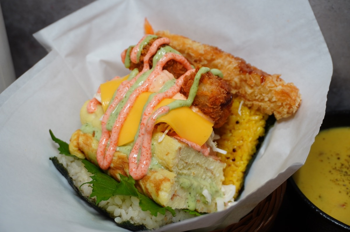 台中沖繩飯糰 不握松飯糰- 中友百貨旁越光米巨型沖繩飯糰專賣 | 邪惡起司轟炸牡犡招牌 | 巨型三角飯糰 | 臺中沖繩飯糰推薦 - 第18張圖 台中沖繩飯糰 不握松飯糰- 中友百貨旁越光米巨型沖繩飯糰專賣 | 邪惡起司轟炸牡犡招牌 | 巨型三角飯糰 | 臺中沖繩飯糰推薦