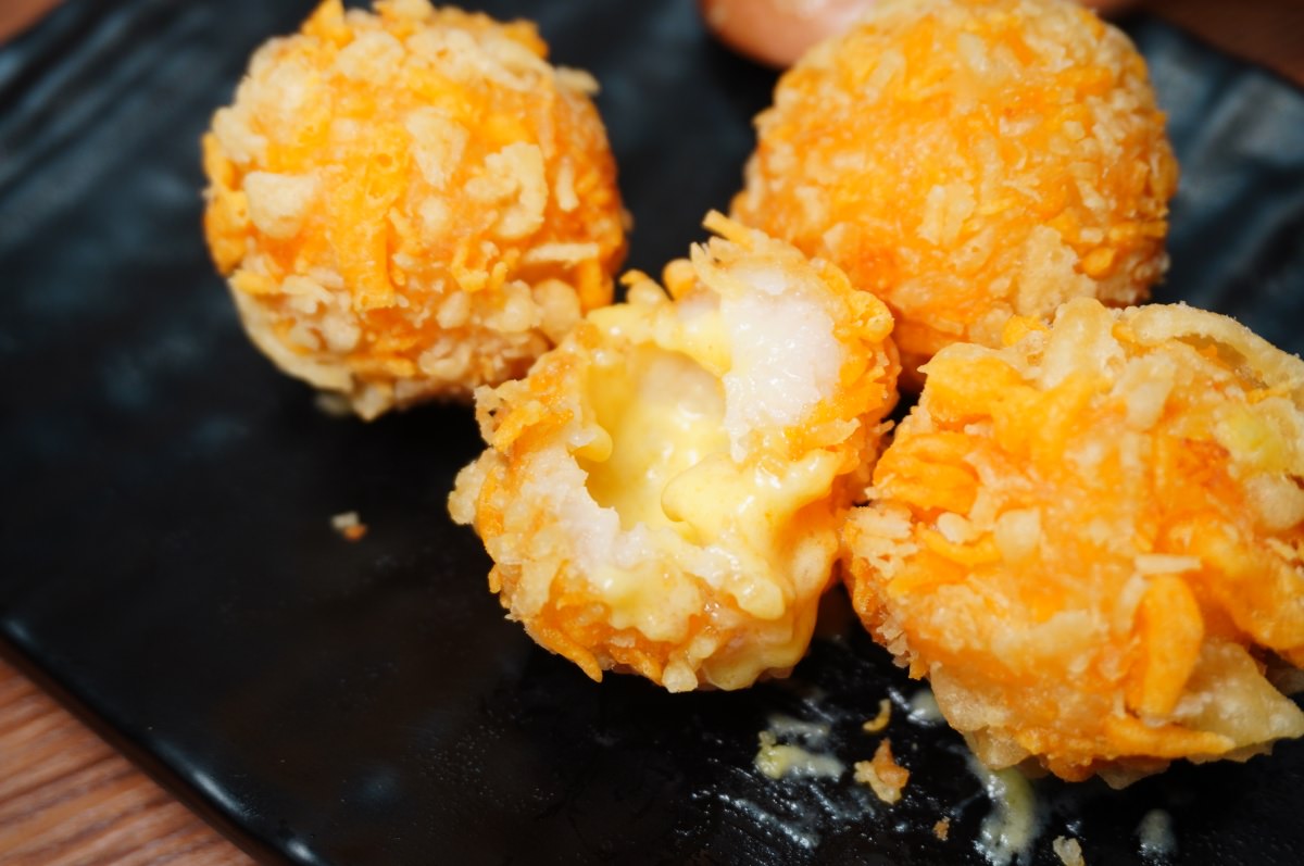 台中沖繩飯糰 不握松飯糰- 中友百貨旁越光米巨型沖繩飯糰專賣 | 邪惡起司轟炸牡犡招牌 | 巨型三角飯糰 | 臺中沖繩飯糰推薦 - 第15張圖 台中沖繩飯糰 不握松飯糰- 中友百貨旁越光米巨型沖繩飯糰專賣 | 邪惡起司轟炸牡犡招牌 | 巨型三角飯糰 | 臺中沖繩飯糰推薦