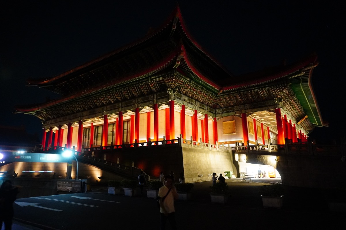 [台北餐酒館推薦] 戲台酒館- 國家戲劇院內頂級爵士樂 live 餐廳 | 最有氣氛的餐酒館 | 中正紀念堂餐廳 | 音樂餐廳 | JAZZ