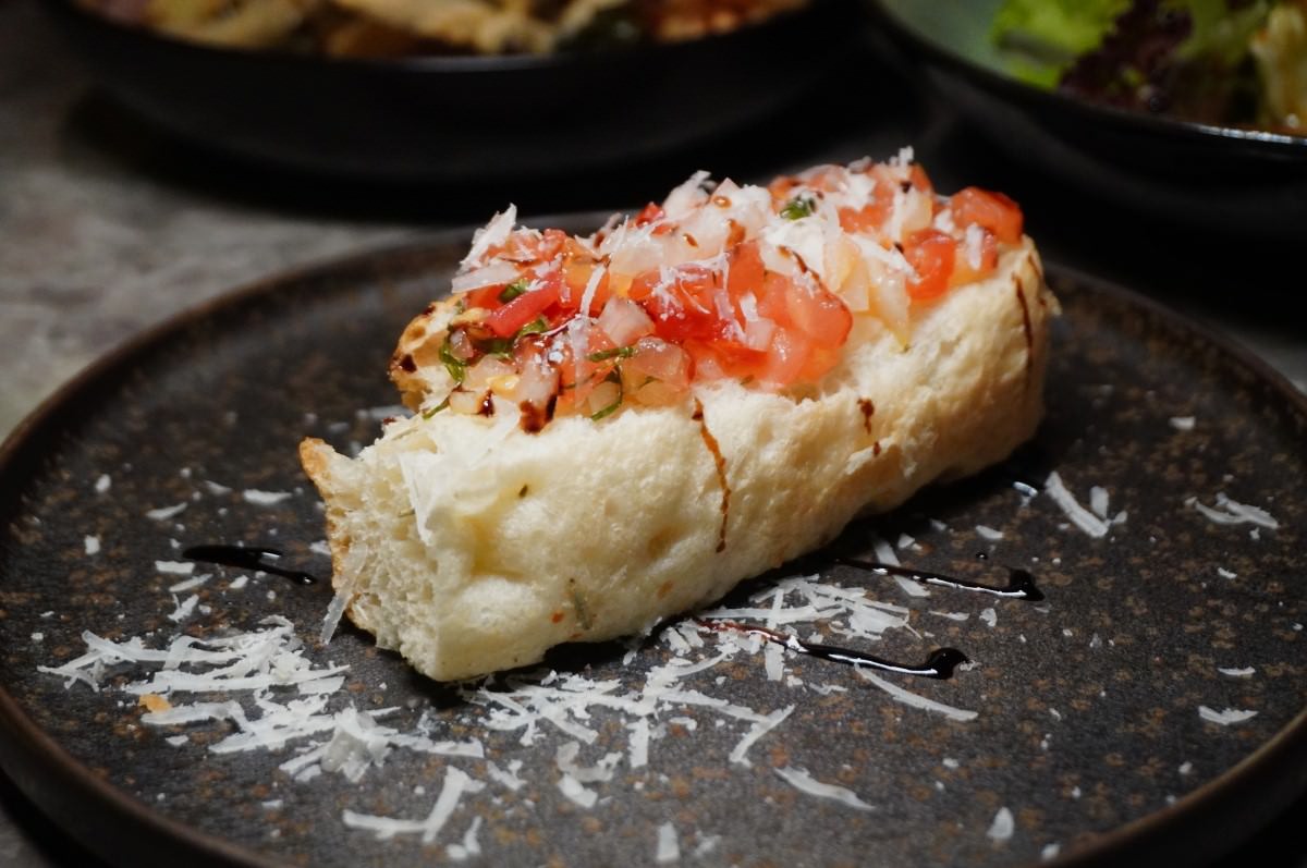 [台北餐酒館推薦] 戲台酒館- 國家戲劇院內頂級爵士樂 live 餐廳 | 最有氣氛的餐酒館 | 中正紀念堂餐廳 | 音樂餐廳 | JAZZ