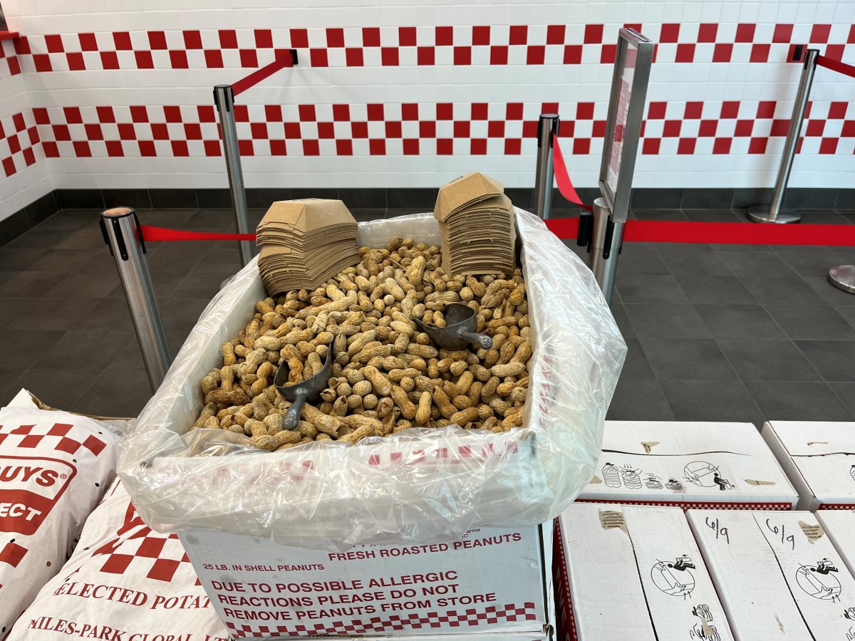 Five Guys 香港 -美國人氣漢堡店 | 現點現做 x 爆量薯條 | 香港美食推薦 | 香港漢堡美式餐廳推薦 - 第7張圖 Five Guys 香港 -美國人氣漢堡店 | 現點現做 x 爆量薯條 | 香港美食推薦 | 香港漢堡美式餐廳推薦