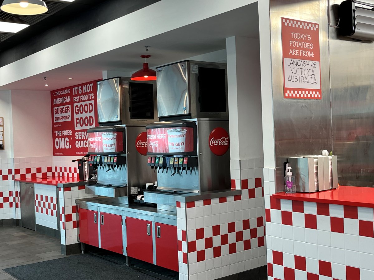 Five Guys 香港 -美國人氣漢堡店 | 現點現做 x 爆量薯條 | 香港美食推薦 | 香港漢堡美式餐廳推薦 - 第6張圖 Five Guys 香港 -美國人氣漢堡店 | 現點現做 x 爆量薯條 | 香港美食推薦 | 香港漢堡美式餐廳推薦