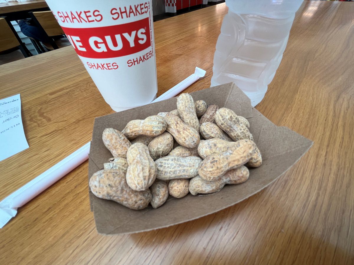 Five Guys 香港 -美國人氣漢堡店 | 現點現做 x 爆量薯條 | 香港美食推薦 | 香港漢堡美式餐廳推薦 - 第11張圖 Five Guys 香港 -美國人氣漢堡店 | 現點現做 x 爆量薯條 | 香港美食推薦 | 香港漢堡美式餐廳推薦