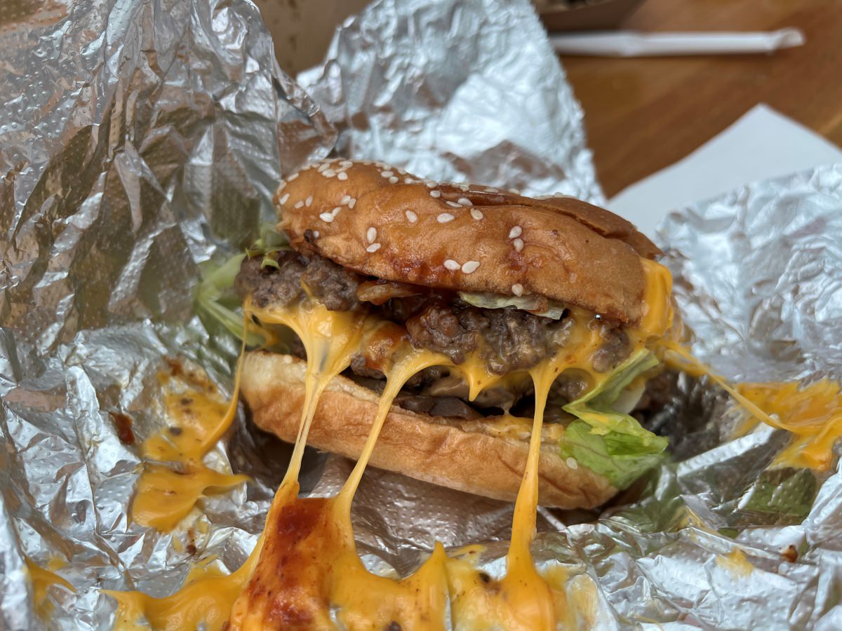 Five Guys 香港 -美國人氣漢堡店 | 現點現做 x 爆量薯條 | 香港美食推薦 | 香港漢堡美式餐廳推薦 - 第16張圖 Five Guys 香港 -美國人氣漢堡店 | 現點現做 x 爆量薯條 | 香港美食推薦 | 香港漢堡美式餐廳推薦
