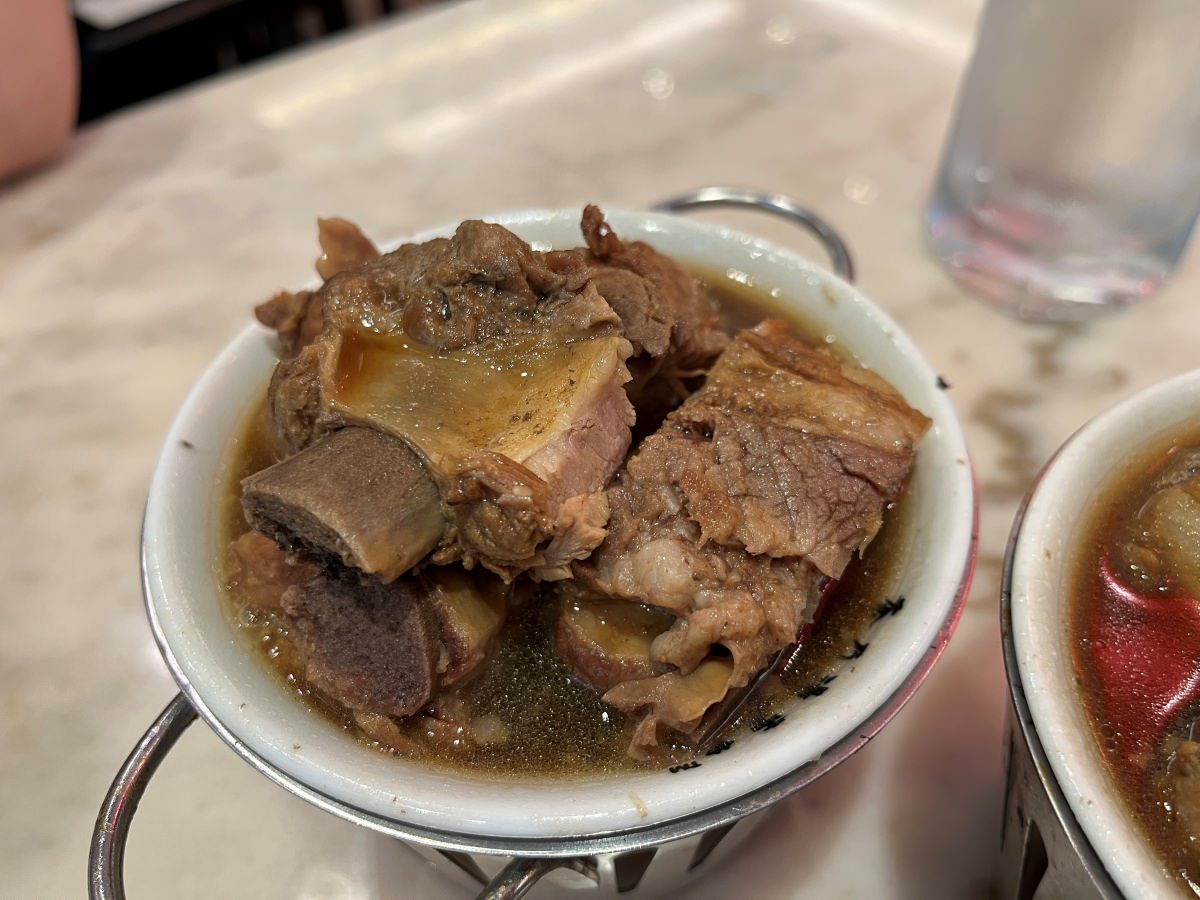 [吉隆坡美食] 宝香綁線肉骨茶 柏威年廣場店- 價位高但好吃的精緻藥燉肉骨茶 | 吉隆坡肉骨茶推薦