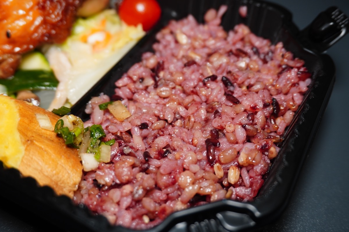 [台南] 易立低卡餐 -14種精緻健康餐盒 | 隱藏限定牛腱飯 | 用心配菜 | 台南健康餐盒推薦