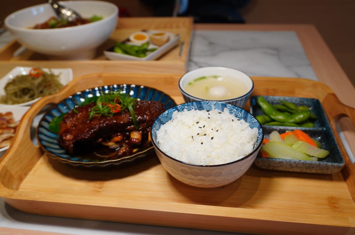 [高雄] 餓呆 義享天地大順路 台式文青小餐館  | 獨家秘方蔥㸆排骨飯 | 輕軌新上國小站美食 | 大順路美食推薦