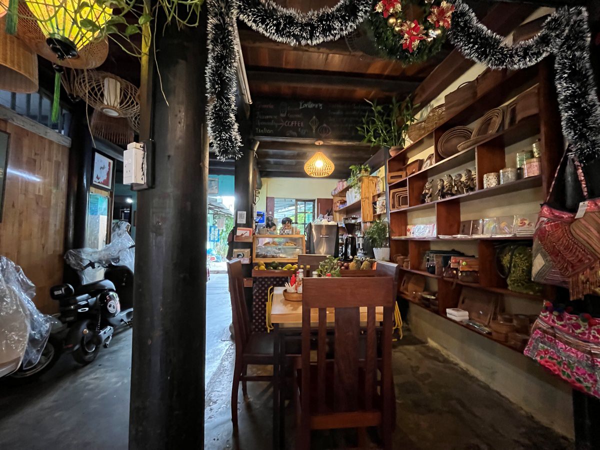 越南會安古鎮 Lanterns Cafe- Healthy Brunch- 隨便找都有驚喜好喝蛋咖啡 | 手工披薩 | 會安餐廳推薦 - 第4張圖 越南會安古鎮 Lanterns Cafe- Healthy Brunch- 隨便找都有驚喜好喝蛋咖啡 | 手工披薩 | 會安餐廳推薦