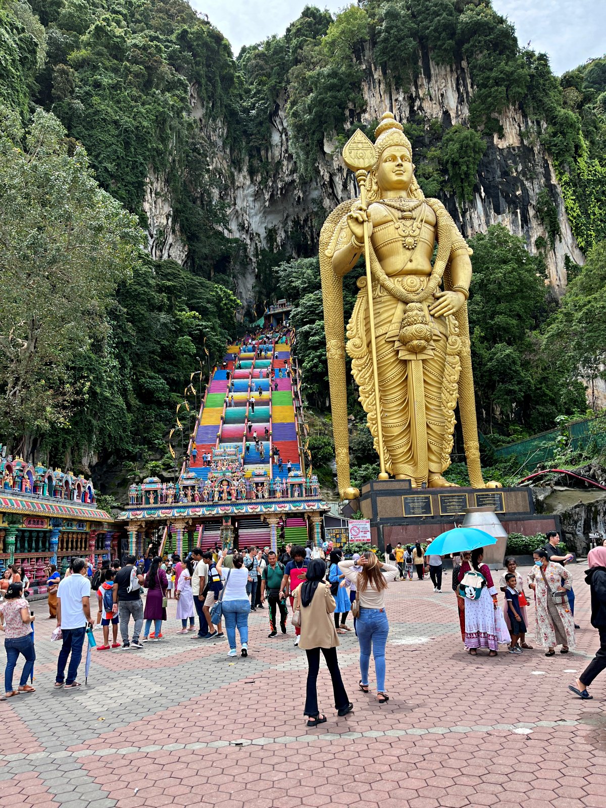 吉隆坡 黑風洞 Batu Caves -壯觀的天然洞穴市中心車程30分鐘就能到達 | 吉隆坡景點推薦 - 第5張圖 吉隆坡 黑風洞 Batu Caves -壯觀的天然洞穴市中心車程30分鐘就能到達 | 吉隆坡景點推薦