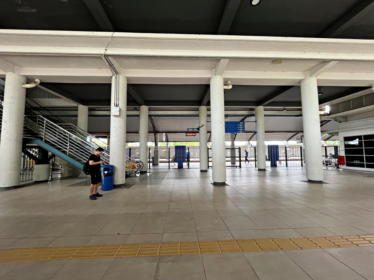 吉隆坡 黑風洞 Batu Caves -壯觀的天然洞穴市中心車程30分鐘就能到達 | 吉隆坡景點推薦 - 第16張圖 吉隆坡 黑風洞 Batu Caves -壯觀的天然洞穴市中心車程30分鐘就能到達 | 吉隆坡景點推薦