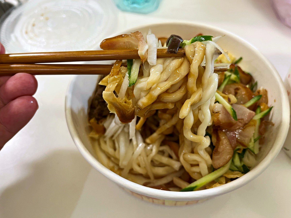 京多多炸醬麵 高雄前金區- 老北京傳統麵食手藝可能要吃不到了 | 90元手工炸醬麵 | 前金區美食 - 第10張圖 京多多炸醬麵 高雄前金區- 老北京傳統麵食手藝可能要吃不到了 | 90元手工炸醬麵 | 前金區美食
