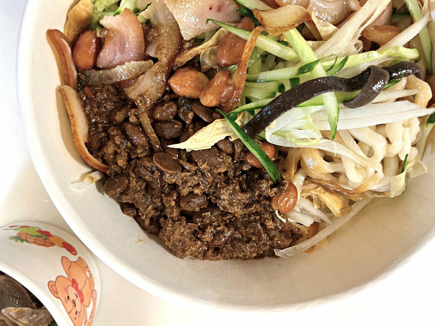 京多多炸醬麵 高雄前金區- 老北京傳統麵食手藝可能要吃不到了 | 90元手工炸醬麵 | 前金區美食 - 第9張圖 京多多炸醬麵 高雄前金區- 老北京傳統麵食手藝可能要吃不到了 | 90元手工炸醬麵 | 前金區美食