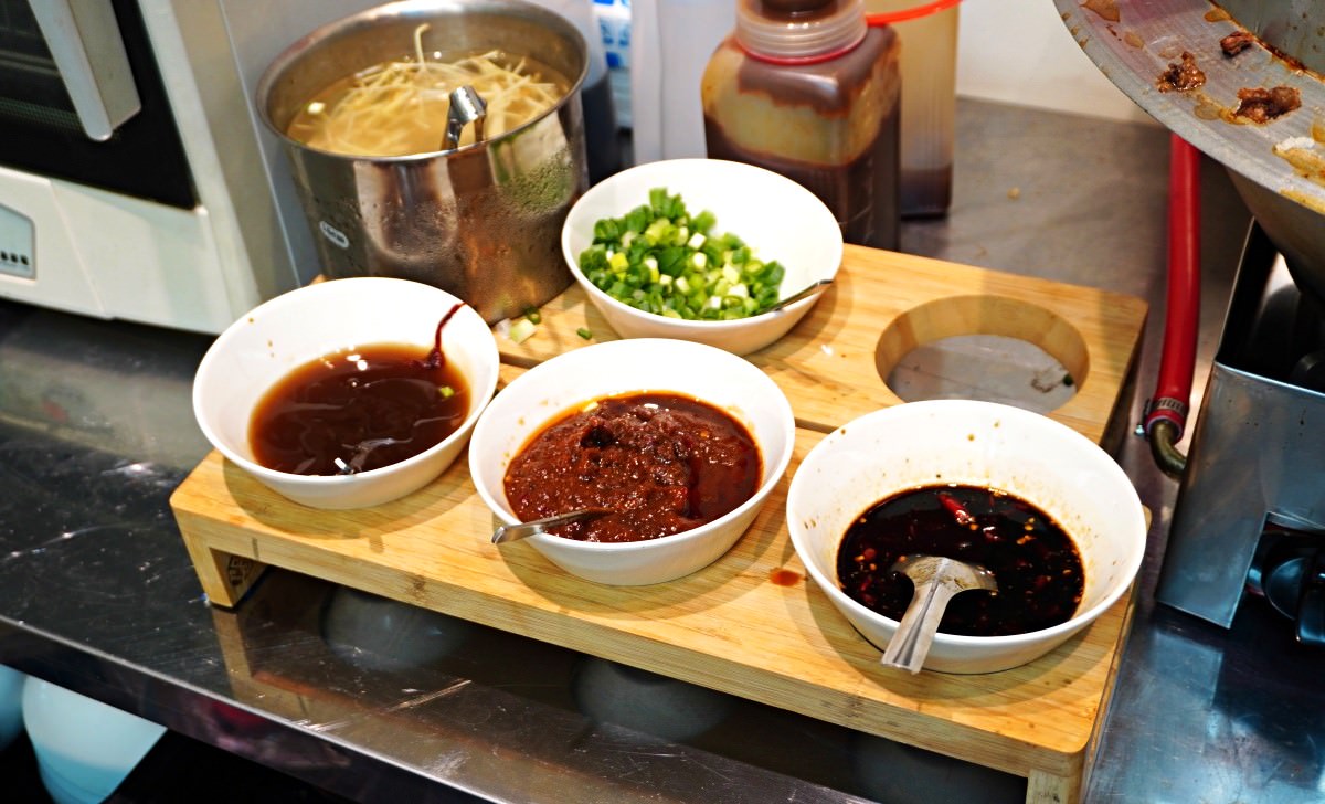 阿蓮牛肉湯 台南公園店 | 開到凌晨12點 | 免費牛肉燥飯吃到飽 | 台南牛肉湯推薦 - 第8張圖 阿蓮牛肉湯 台南公園店 | 開到凌晨12點 | 免費牛肉燥飯吃到飽 | 台南牛肉湯推薦