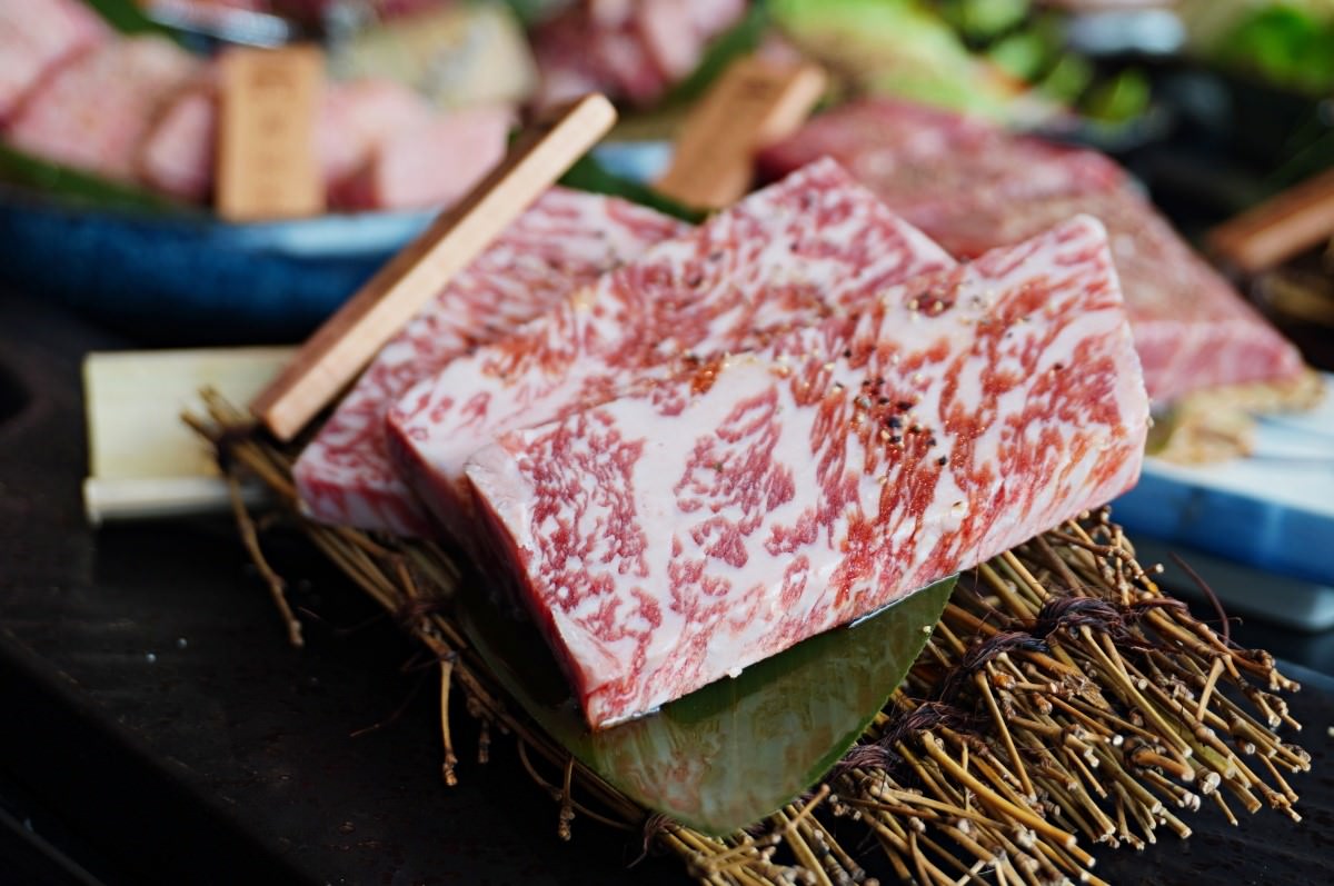 一修尼 和牛炭火燒肉 | 全桃園最強厚切牛舌 | 巧克力和牛 | 伊比利豬戰斧 | 桃園燒肉店推薦 - 第18張圖 一修尼 和牛炭火燒肉 | 全桃園最強厚切牛舌 | 巧克力和牛 | 伊比利豬戰斧 | 桃園燒肉店推薦