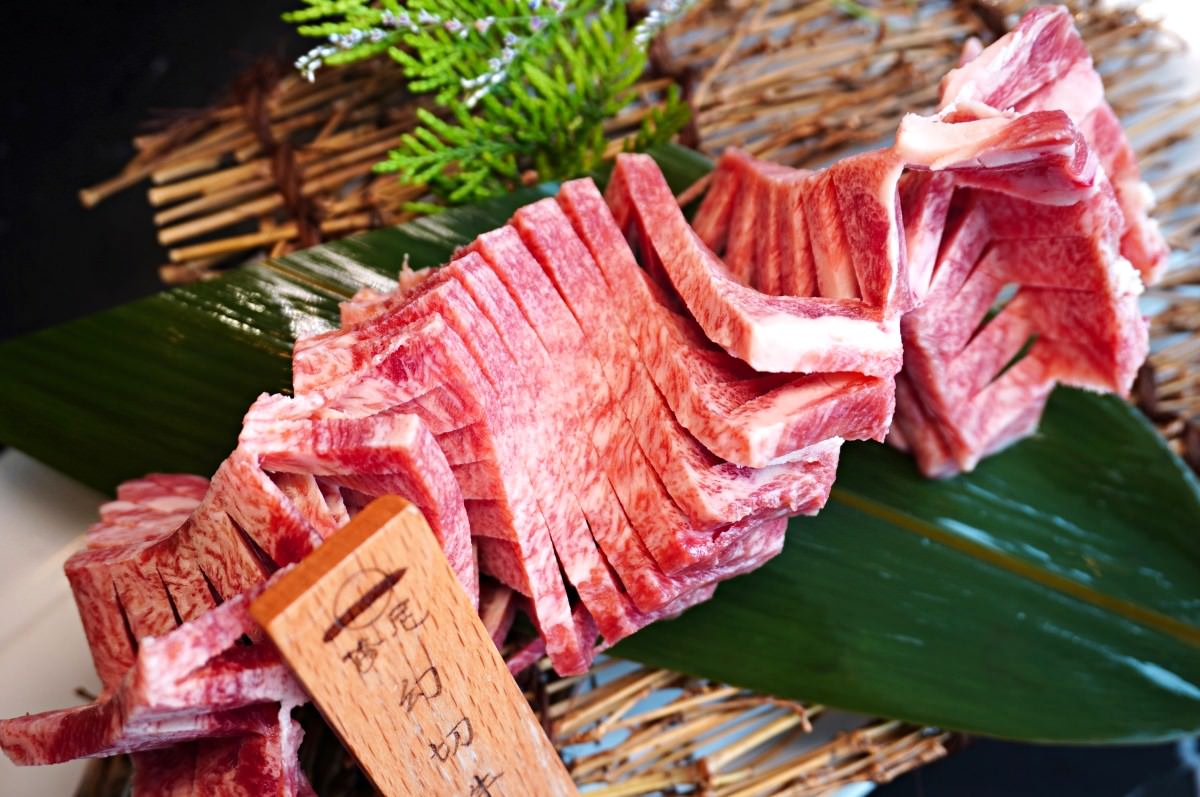 一修尼 和牛炭火燒肉 | 全桃園最強厚切牛舌 | 巧克力和牛 | 伊比利豬戰斧 | 桃園燒肉店推薦 - 第11張圖 一修尼 和牛炭火燒肉 | 全桃園最強厚切牛舌 | 巧克力和牛 | 伊比利豬戰斧 | 桃園燒肉店推薦