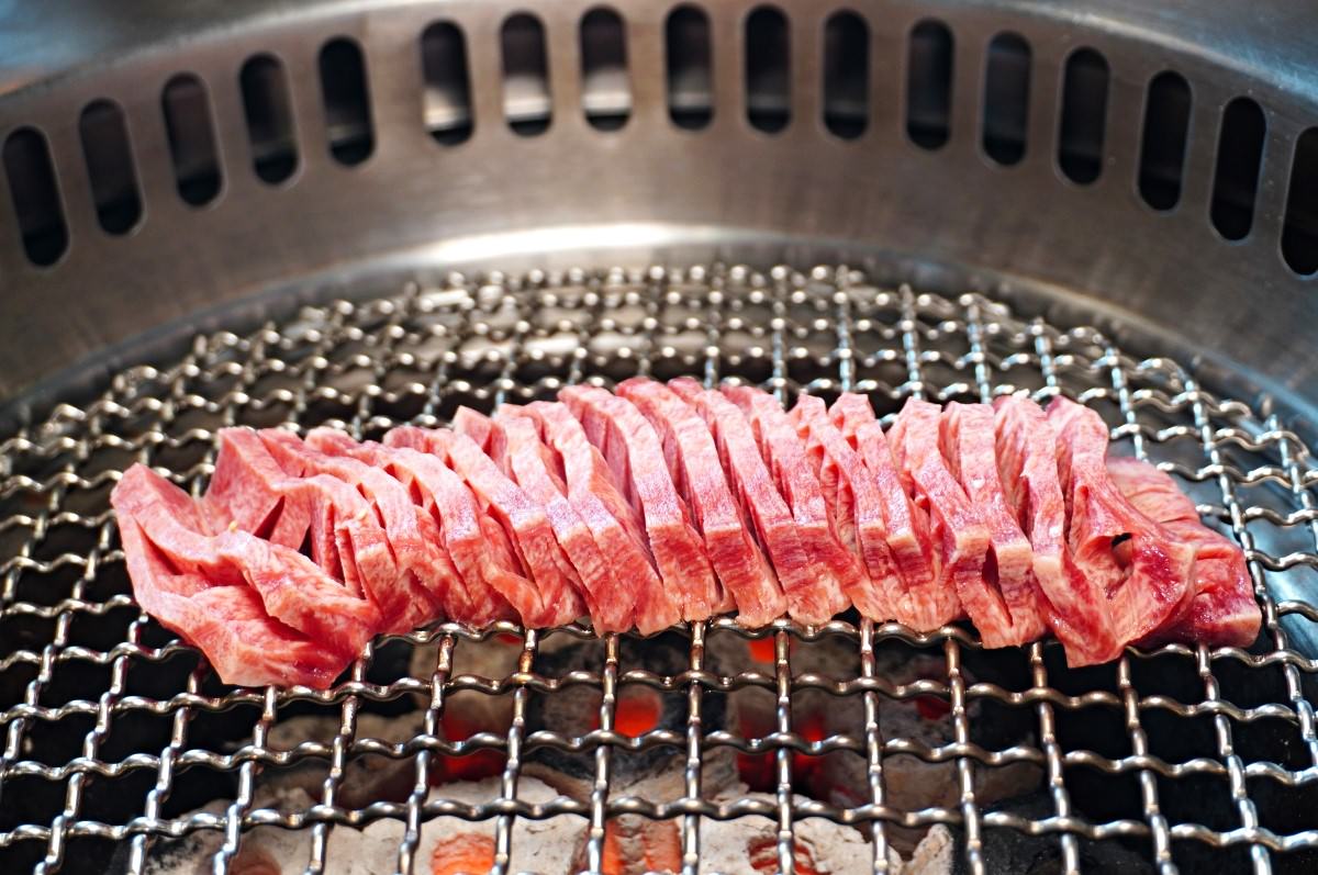 一修尼 和牛炭火燒肉 | 全桃園最強厚切牛舌 | 巧克力和牛 | 伊比利豬戰斧 | 桃園燒肉店推薦 - 第12張圖 一修尼 和牛炭火燒肉 | 全桃園最強厚切牛舌 | 巧克力和牛 | 伊比利豬戰斧 | 桃園燒肉店推薦