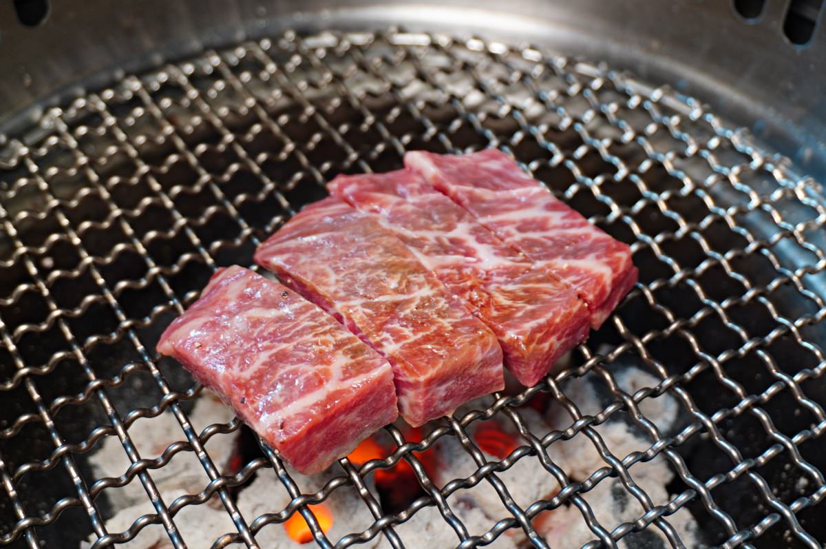 一修尼 和牛炭火燒肉 | 全桃園最強厚切牛舌 | 巧克力和牛 | 伊比利豬戰斧 | 桃園燒肉店推薦 - 第16張圖 一修尼 和牛炭火燒肉 | 全桃園最強厚切牛舌 | 巧克力和牛 | 伊比利豬戰斧 | 桃園燒肉店推薦