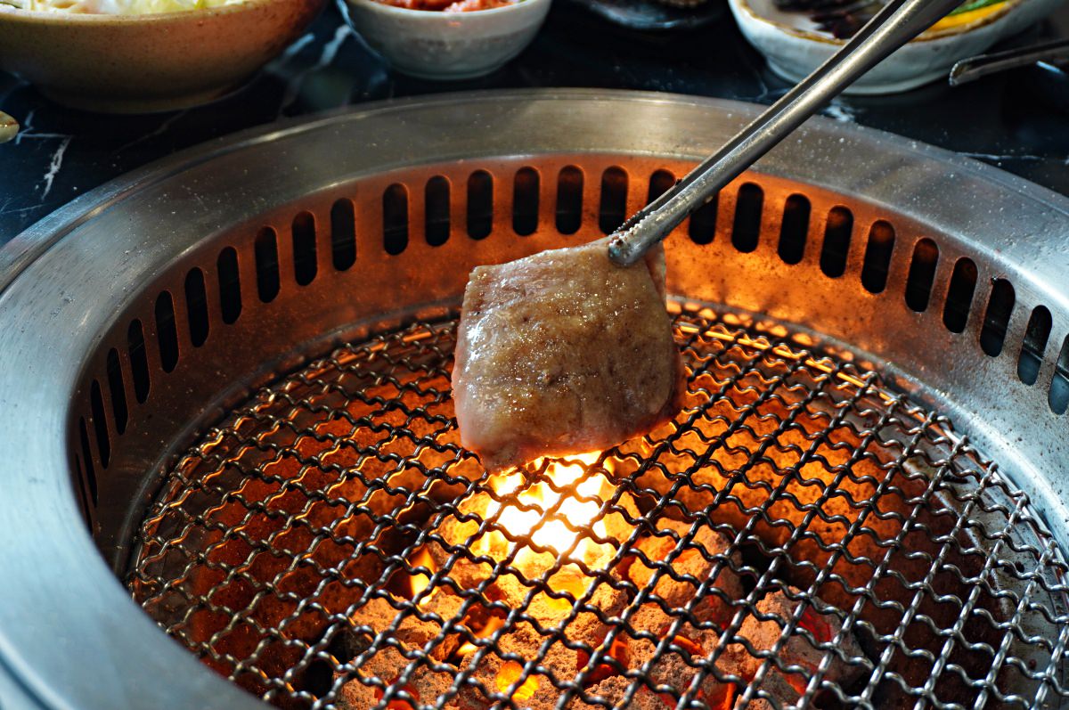 一修尼 和牛炭火燒肉 | 全桃園最強厚切牛舌 | 巧克力和牛 | 伊比利豬戰斧 | 桃園燒肉店推薦 - 第35張圖 一修尼 和牛炭火燒肉 | 全桃園最強厚切牛舌 | 巧克力和牛 | 伊比利豬戰斧 | 桃園燒肉店推薦