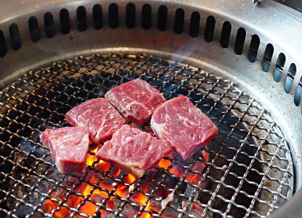 一修尼 和牛炭火燒肉 | 全桃園最強厚切牛舌 | 巧克力和牛 | 伊比利豬戰斧 | 桃園燒肉店推薦 - 第22張圖 一修尼 和牛炭火燒肉 | 全桃園最強厚切牛舌 | 巧克力和牛 | 伊比利豬戰斧 | 桃園燒肉店推薦