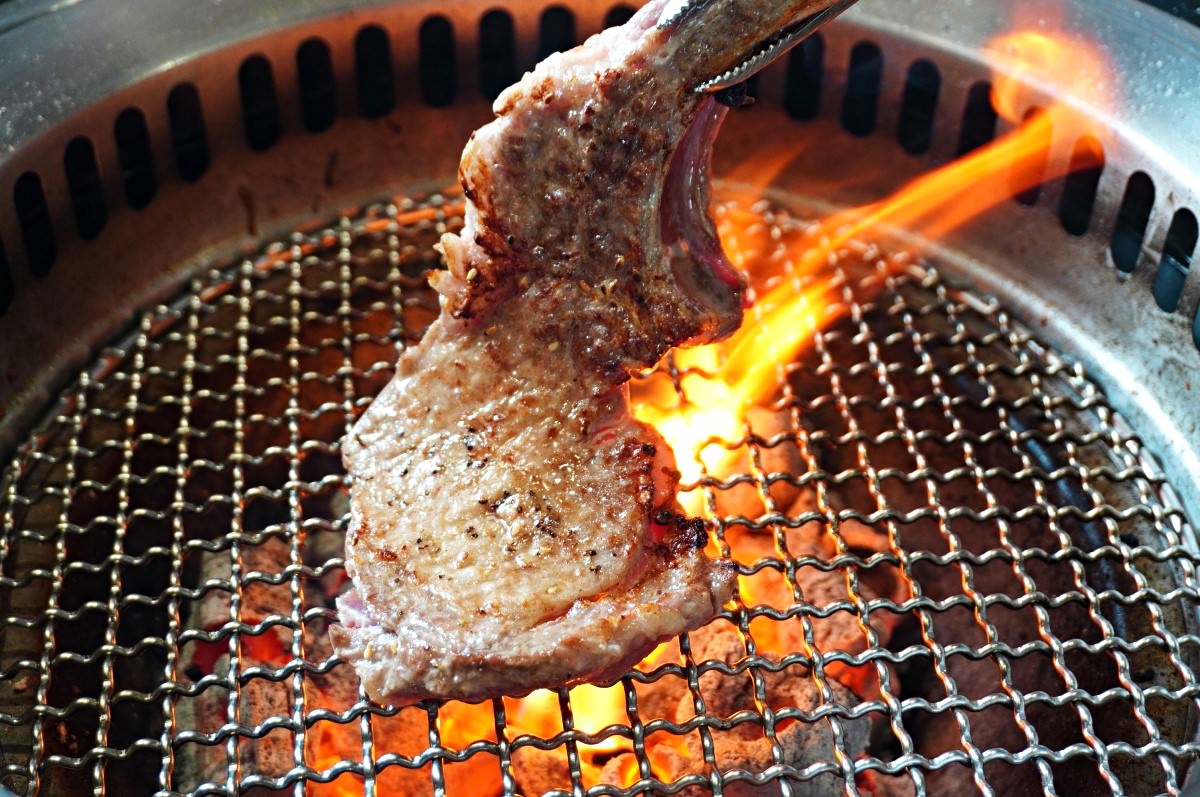 一修尼 和牛炭火燒肉 | 全桃園最強厚切牛舌 | 巧克力和牛 | 伊比利豬戰斧 | 桃園燒肉店推薦 - 第38張圖 一修尼 和牛炭火燒肉 | 全桃園最強厚切牛舌 | 巧克力和牛 | 伊比利豬戰斧 | 桃園燒肉店推薦