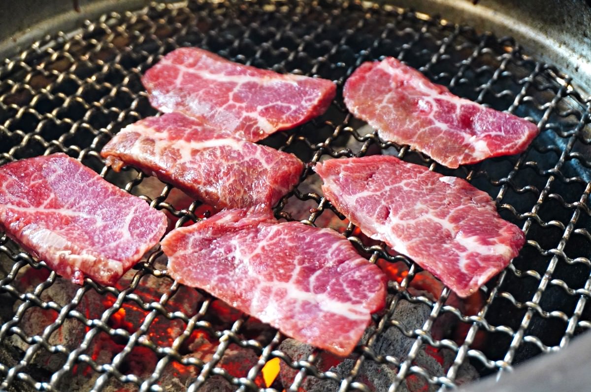 一修尼 和牛炭火燒肉 | 全桃園最強厚切牛舌 | 巧克力和牛 | 伊比利豬戰斧 | 桃園燒肉店推薦 - 第20張圖 一修尼 和牛炭火燒肉 | 全桃園最強厚切牛舌 | 巧克力和牛 | 伊比利豬戰斧 | 桃園燒肉店推薦