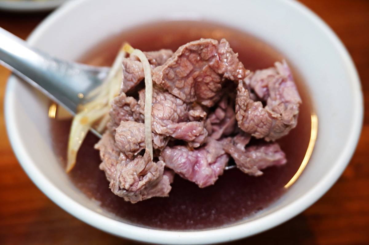 阿蓮牛肉湯 台南公園店 | 開到凌晨12點 | 免費牛肉燥飯吃到飽 | 台南牛肉湯推薦 - 第13張圖 阿蓮牛肉湯 台南公園店 | 開到凌晨12點 | 免費牛肉燥飯吃到飽 | 台南牛肉湯推薦