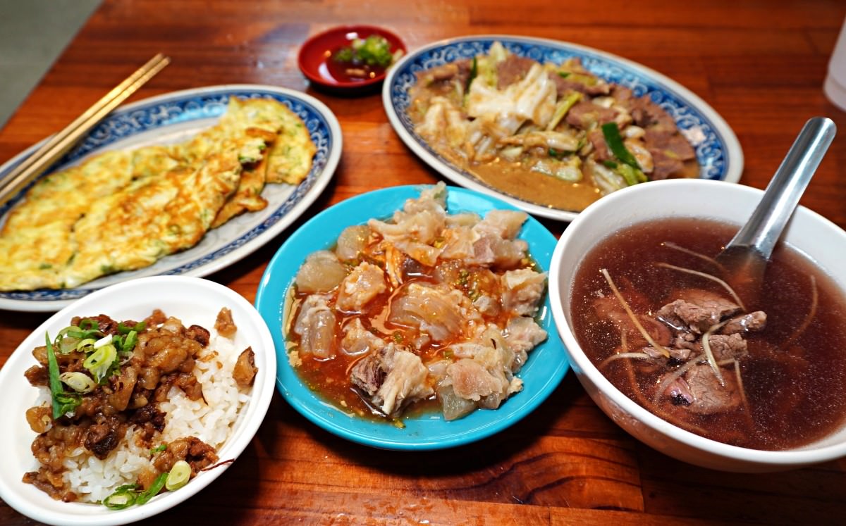 阿蓮牛肉湯 台南公園店 | 開到凌晨12點 | 免費牛肉燥飯吃到飽 | 台南牛肉湯推薦 - 第12張圖 阿蓮牛肉湯 台南公園店 | 開到凌晨12點 | 免費牛肉燥飯吃到飽 | 台南牛肉湯推薦