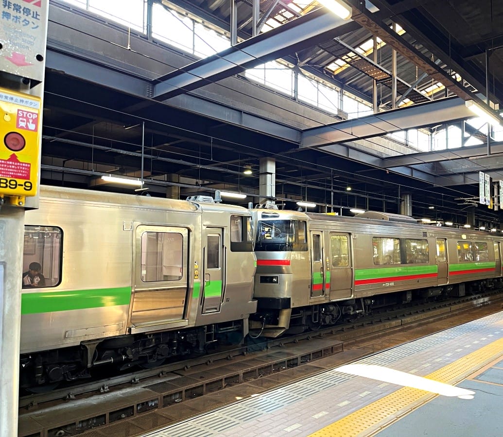 JR北海道 札幌新千歲機場 快速Airport號 | 札幌機場交通推薦 | 尖峰10分鐘一班車 | 指定席USeat