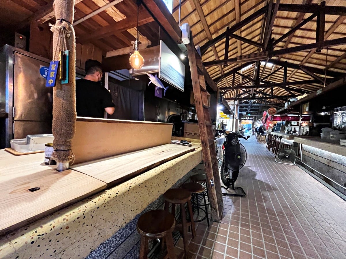 山壹旗魚食製所 | 70年的旗魚製品老店文清新樣貌 | 周末才吃得到 | 鹽埕第一公有市場 - 第3張圖 山壹旗魚食製所 | 70年的旗魚製品老店文清新樣貌 | 周末才吃得到 | 鹽埕第一公有市場