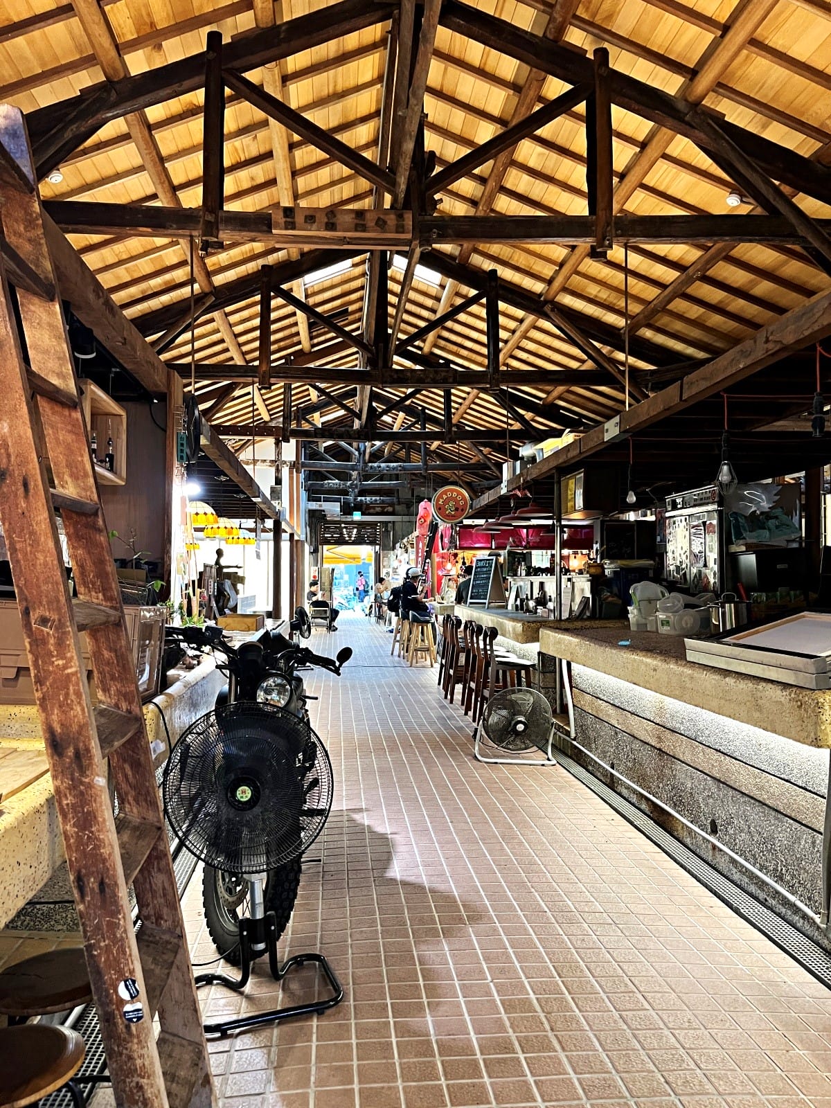 山壹旗魚食製所 | 70年的旗魚製品老店文清新樣貌 | 周末才吃得到 | 鹽埕第一公有市場 - 第4張圖 山壹旗魚食製所 | 70年的旗魚製品老店文清新樣貌 | 周末才吃得到 | 鹽埕第一公有市場