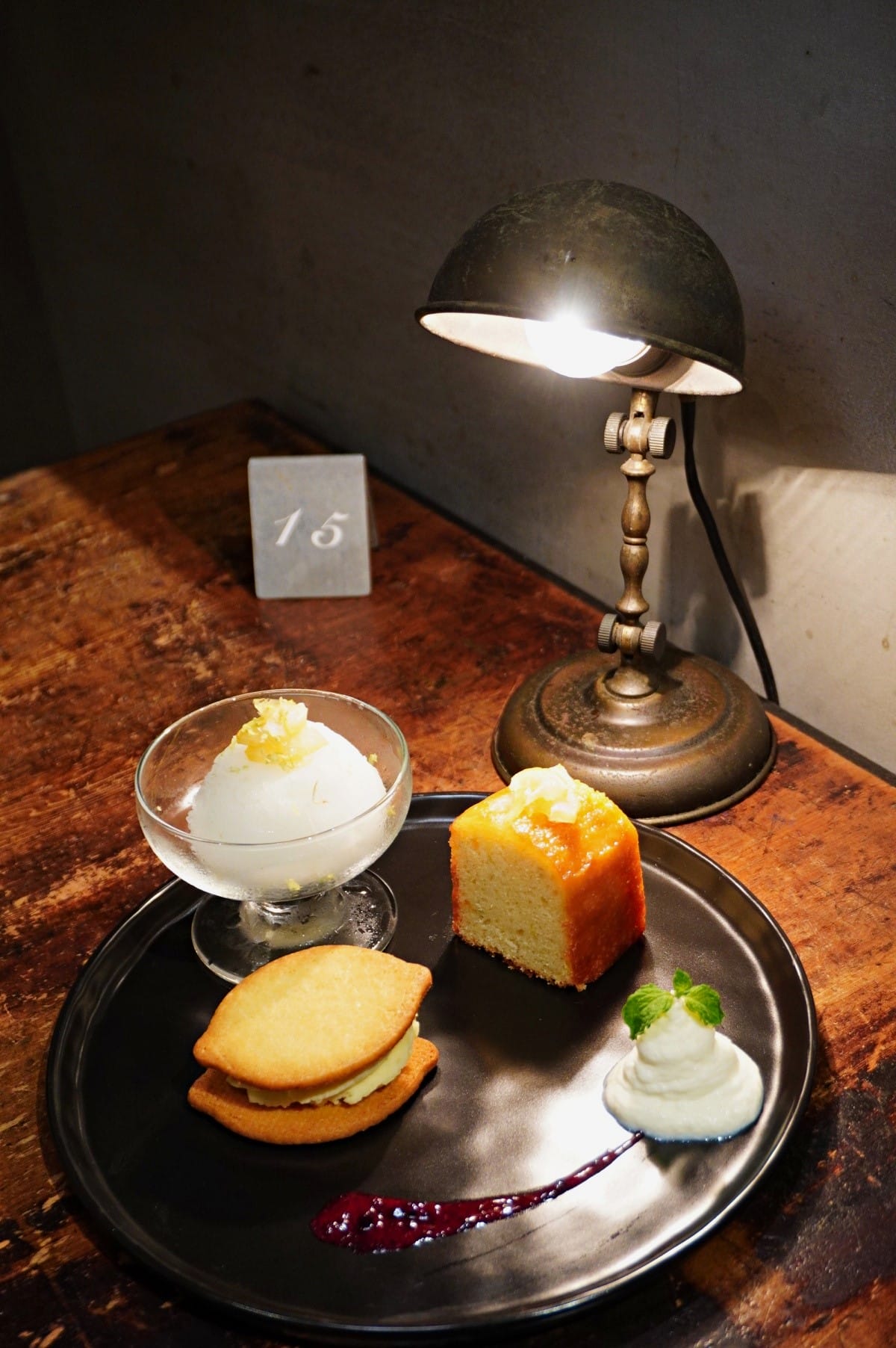 青春漢堡 世貿店 | 信義區巷弄昭和風格質感咖啡廳  | 和風洋食風格漢堡