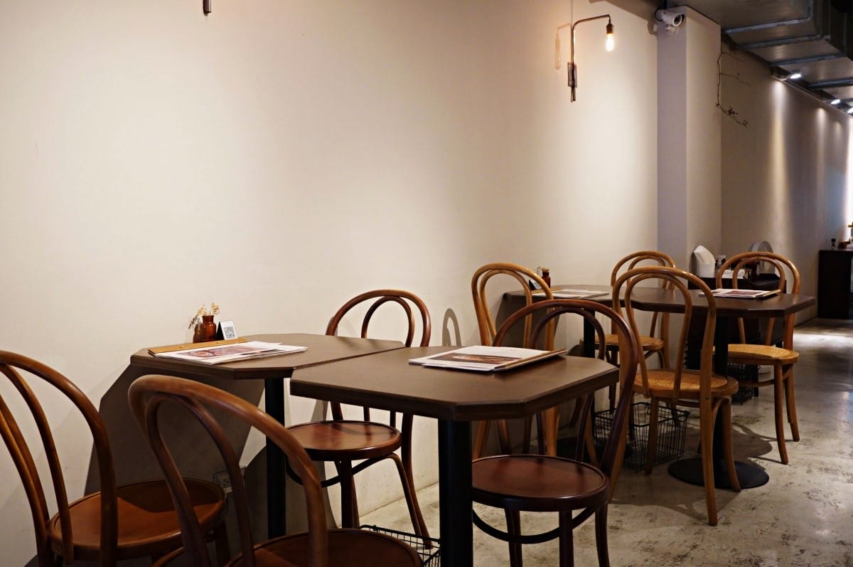 青春漢堡 世貿店 | 信義區巷弄昭和風格質感咖啡廳  | 和風洋食風格漢堡