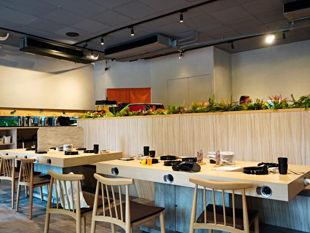 八石什鍋 中壢環西店 | 招牌整瓶酒燒酒雞松阪豬鍋 | 30種蔬菜火鍋料通通吃到飽 - 第2張圖 八石什鍋 中壢環西店 | 招牌整瓶酒燒酒雞松阪豬鍋 | 30種蔬菜火鍋料通通吃到飽