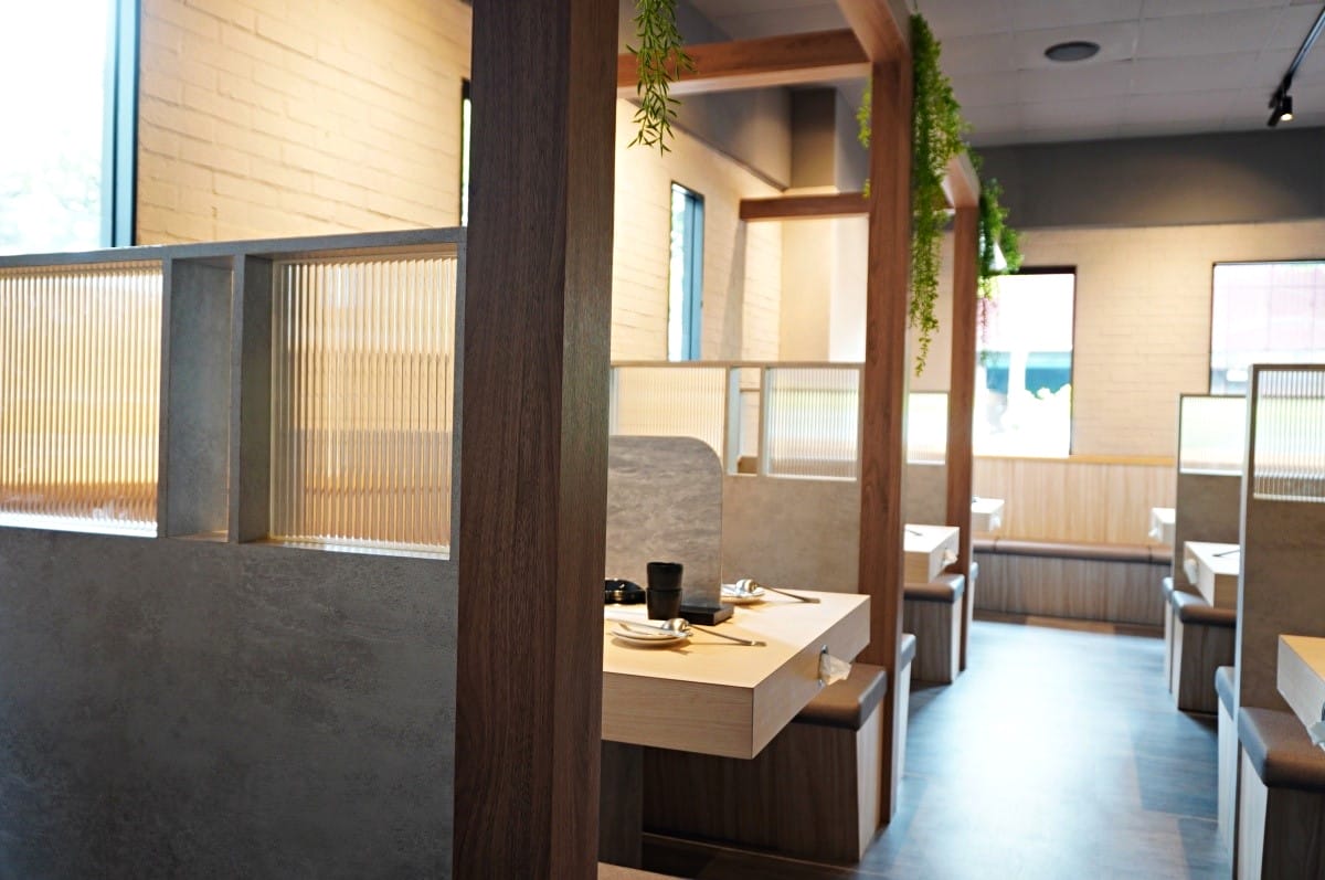 八石什鍋 中壢環西店 | 招牌整瓶酒燒酒雞松阪豬鍋 | 30種蔬菜火鍋料通通吃到飽