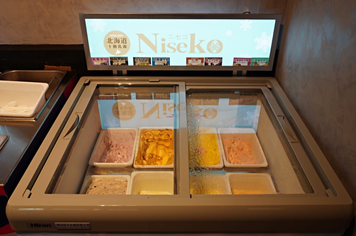 八石什鍋 中壢環西店 | 招牌整瓶酒燒酒雞松阪豬鍋 | 30種蔬菜火鍋料通通吃到飽 - 第30張圖 八石什鍋 中壢環西店 | 招牌整瓶酒燒酒雞松阪豬鍋 | 30種蔬菜火鍋料通通吃到飽
