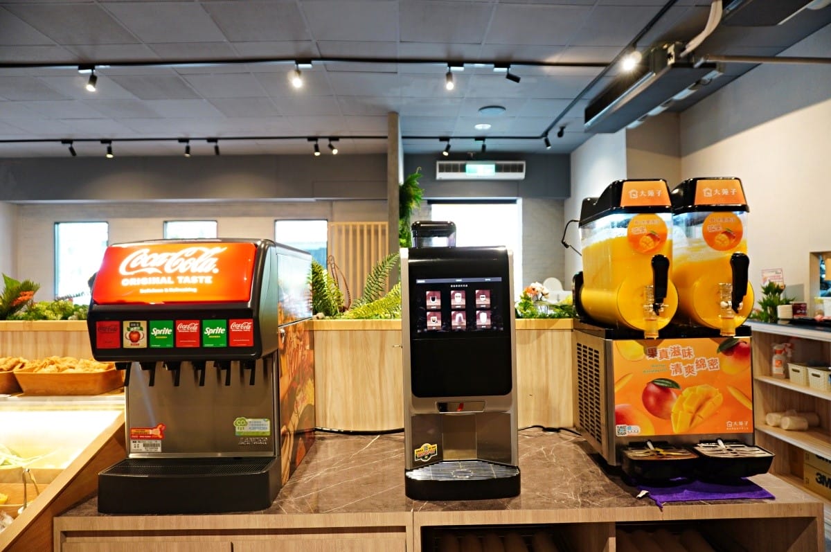 八石什鍋 中壢環西店 | 招牌整瓶酒燒酒雞松阪豬鍋 | 30種蔬菜火鍋料通通吃到飽 - 第14張圖 八石什鍋 中壢環西店 | 招牌整瓶酒燒酒雞松阪豬鍋 | 30種蔬菜火鍋料通通吃到飽