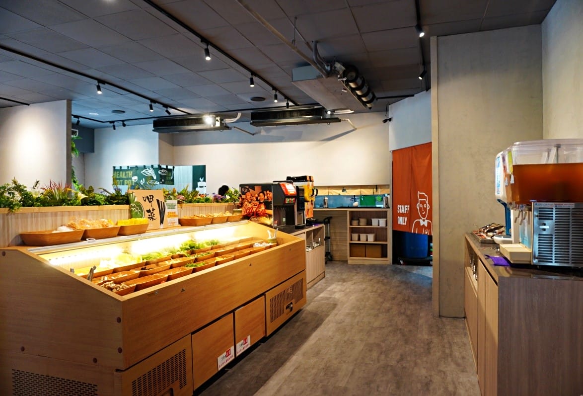 八石什鍋 中壢環西店 | 招牌整瓶酒燒酒雞松阪豬鍋 | 30種蔬菜火鍋料通通吃到飽 - 第6張圖 八石什鍋 中壢環西店 | 招牌整瓶酒燒酒雞松阪豬鍋 | 30種蔬菜火鍋料通通吃到飽
