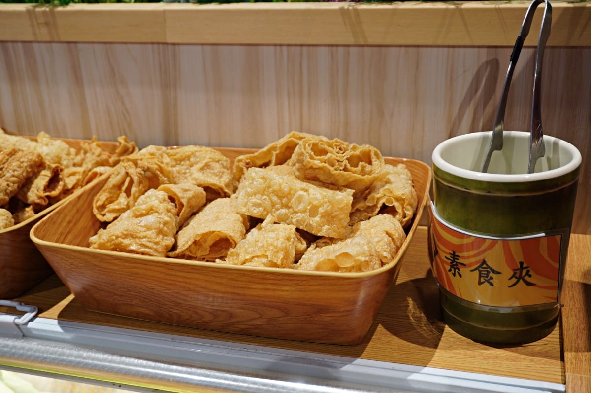 八石什鍋 中壢環西店 | 招牌整瓶酒燒酒雞松阪豬鍋 | 30種蔬菜火鍋料通通吃到飽 - 第13張圖 八石什鍋 中壢環西店 | 招牌整瓶酒燒酒雞松阪豬鍋 | 30種蔬菜火鍋料通通吃到飽