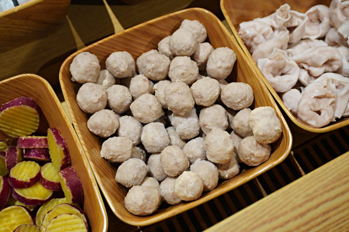 八石什鍋 中壢環西店 | 招牌整瓶酒燒酒雞松阪豬鍋 | 30種蔬菜火鍋料通通吃到飽 - 第10張圖 八石什鍋 中壢環西店 | 招牌整瓶酒燒酒雞松阪豬鍋 | 30種蔬菜火鍋料通通吃到飽