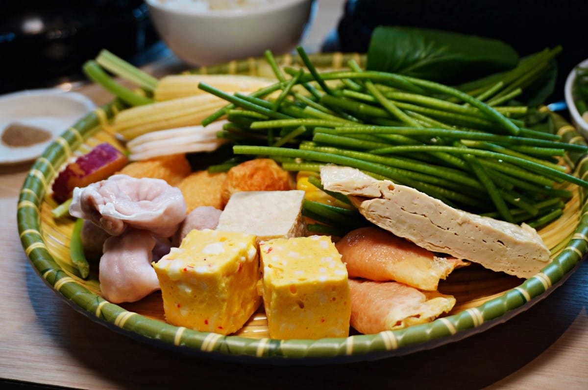 八石什鍋 中壢環西店 | 招牌整瓶酒燒酒雞松阪豬鍋 | 30種蔬菜火鍋料通通吃到飽 - 第28張圖 八石什鍋 中壢環西店 | 招牌整瓶酒燒酒雞松阪豬鍋 | 30種蔬菜火鍋料通通吃到飽
