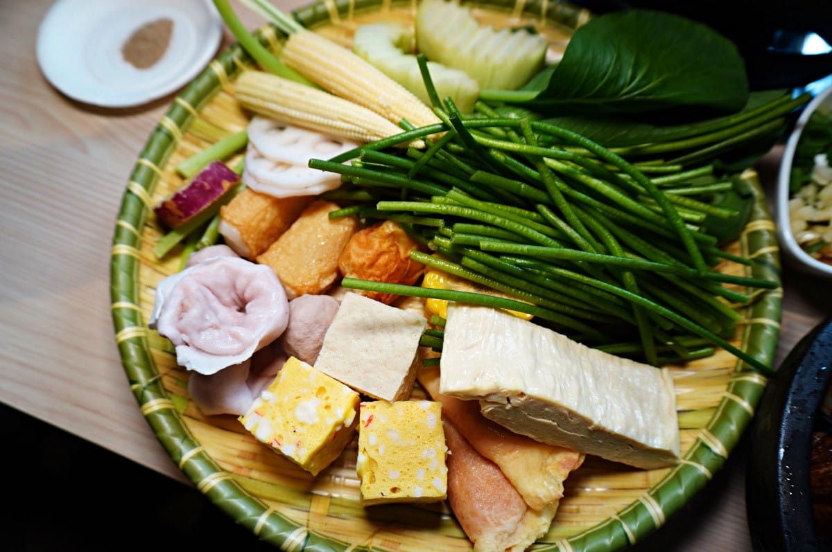 八石什鍋 中壢環西店 | 招牌整瓶酒燒酒雞松阪豬鍋 | 30種蔬菜火鍋料通通吃到飽 - 第29張圖 八石什鍋 中壢環西店 | 招牌整瓶酒燒酒雞松阪豬鍋 | 30種蔬菜火鍋料通通吃到飽