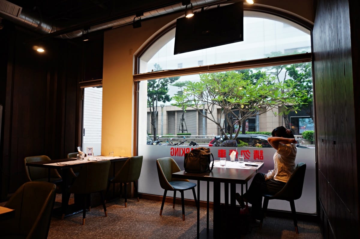 凱恩斯岩燒餐廳 高雄巨蛋店 | 高雄牛排 | 健康好玩的澳洲岩石燒肉 | 夠滿足海陸雙人套餐 - 第4張圖 凱恩斯岩燒餐廳 高雄巨蛋店 | 高雄牛排 | 健康好玩的澳洲岩石燒肉 | 夠滿足海陸雙人套餐