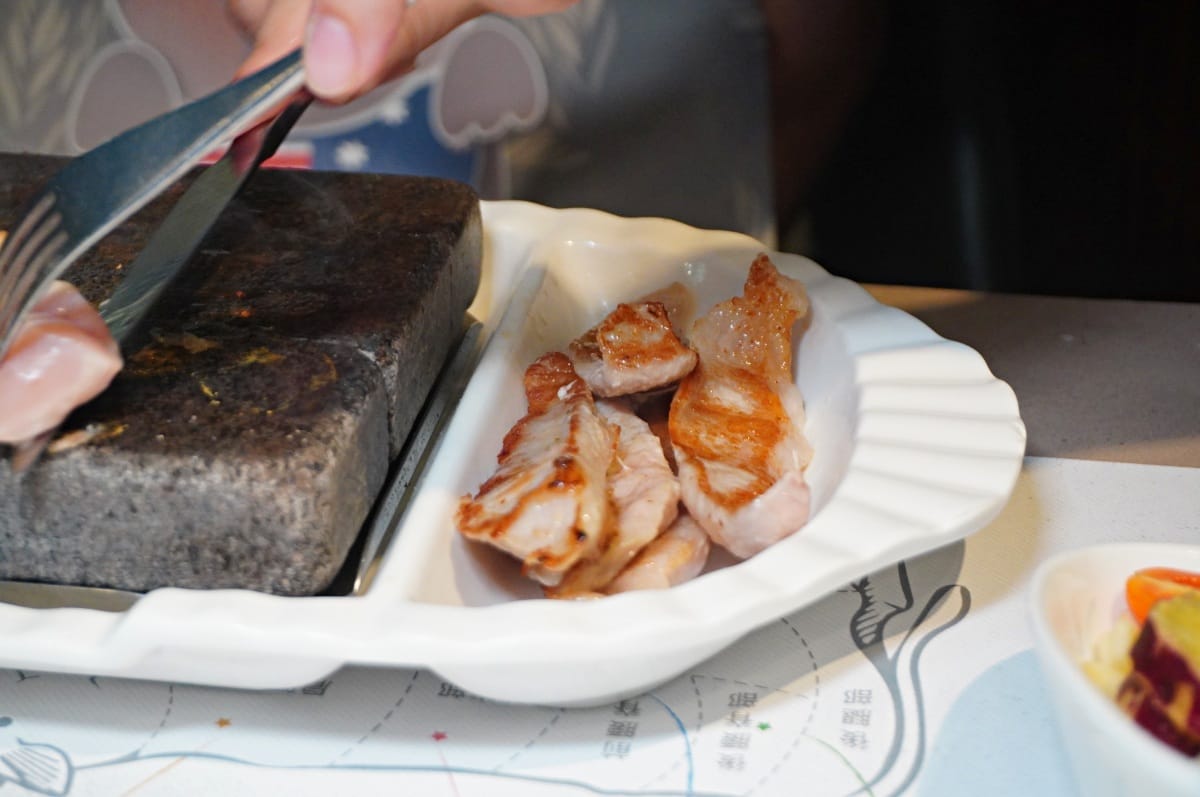 凱恩斯岩燒餐廳 高雄巨蛋店 | 高雄牛排 | 健康好玩的澳洲岩石燒肉 | 夠滿足海陸雙人套餐 - 第42張圖 凱恩斯岩燒餐廳 高雄巨蛋店 | 高雄牛排 | 健康好玩的澳洲岩石燒肉 | 夠滿足海陸雙人套餐