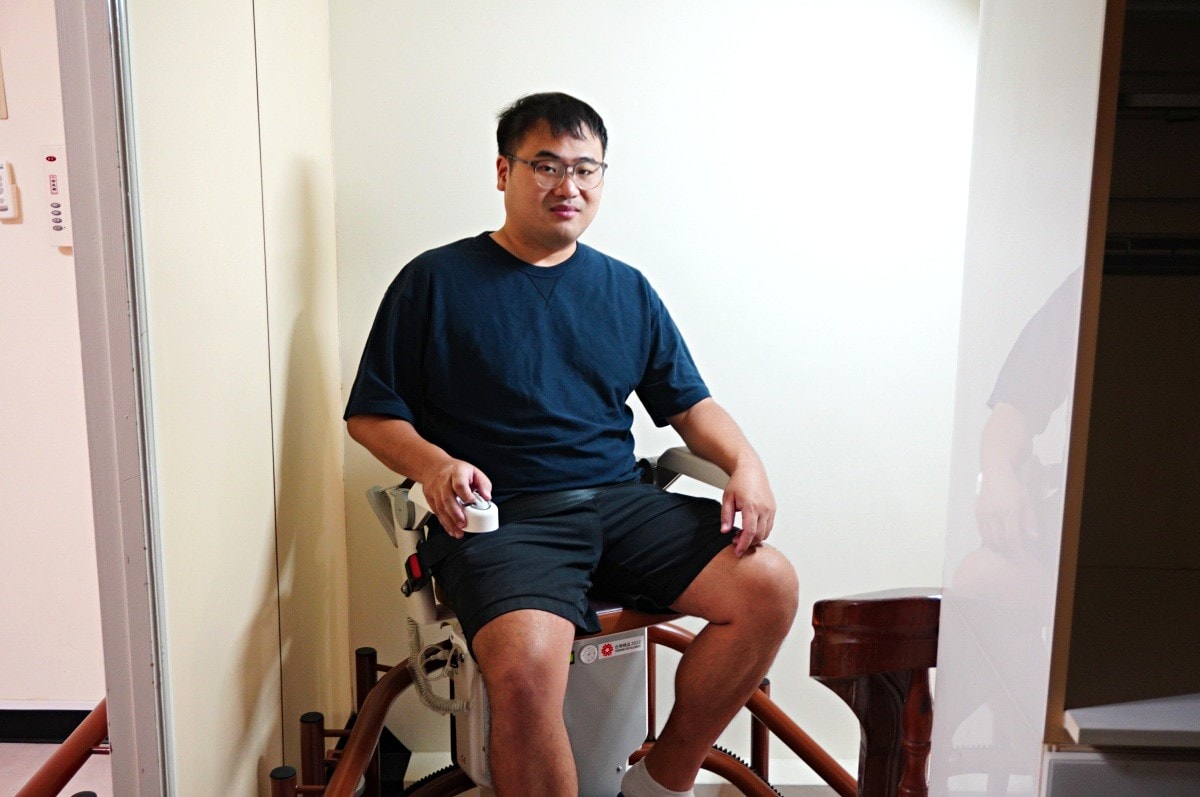[升降椅推薦] 羅布森樓梯升降椅 高雄門市 | 樓梯升降椅第一品牌 | MIT精品 | 上下樓好幫手