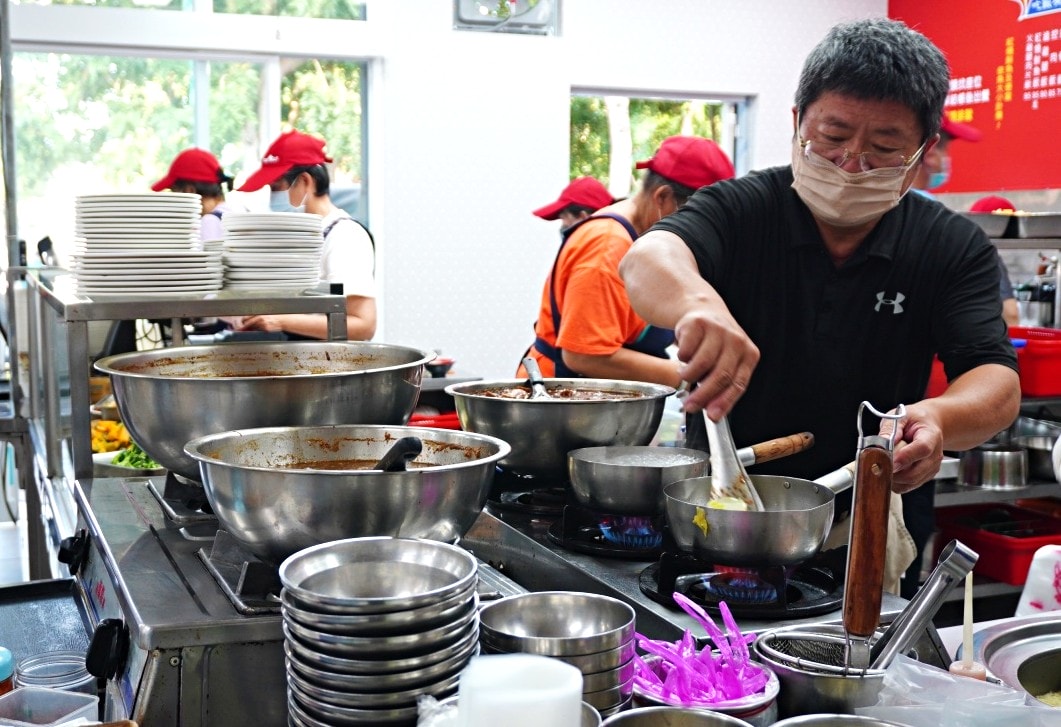 蕭老師火雞肉飯 – 嘉義後火車站在地人大推片肉火雞肉飯 | 還有40元招牌排骨 - 第5張圖 蕭老師火雞肉飯 – 嘉義後火車站在地人大推片肉火雞肉飯 | 還有40元招牌排骨