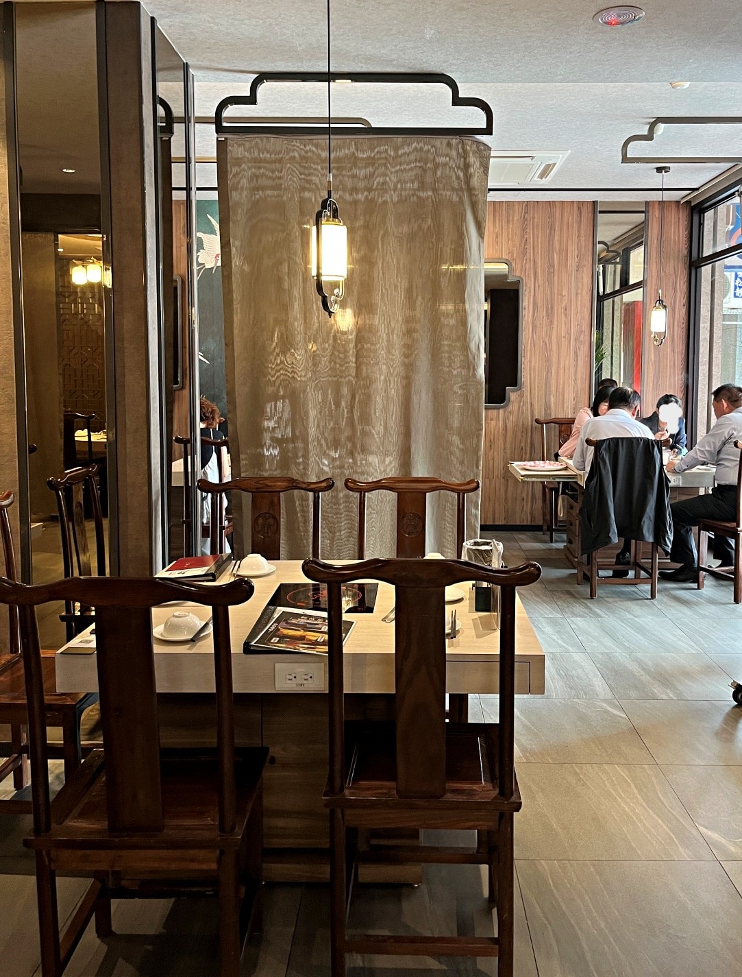 老四川巴蜀麻辣燙 高雄新中山店 | 環境大升級 | 小菜 x 鴨血豆腐 x 飲料無限享用 | 老四川必吃